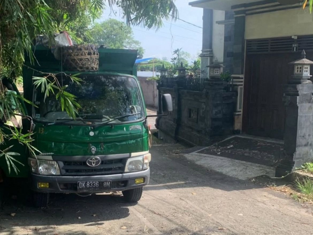 Pengambilan Sampah Pelanggan BUM Desa Dalung di Angkut oleh Unit Jasa Kebersihan